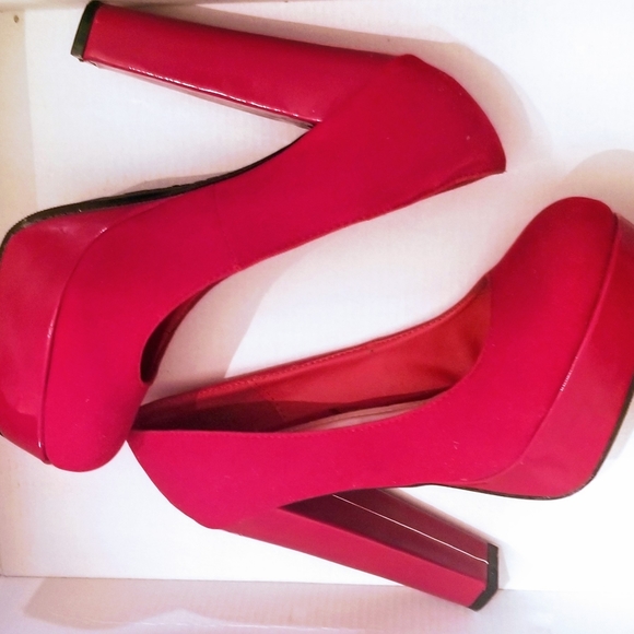 Shoes - Picture 2 of 3